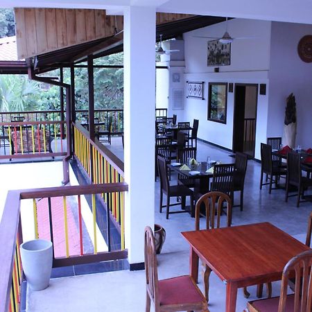 Kandyan Hotel Buitenkant foto