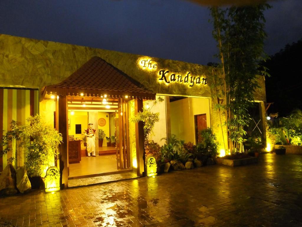 Kandyan Hotel Buitenkant foto