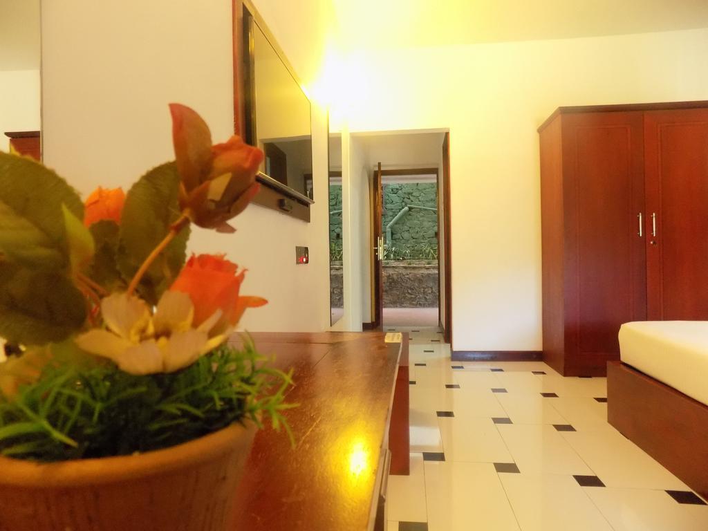 Kandyan Hotel Buitenkant foto
