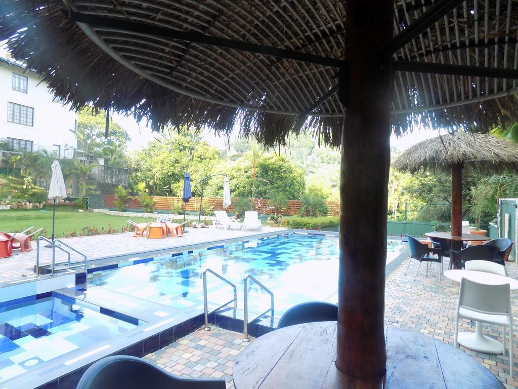Kandyan Hotel Buitenkant foto