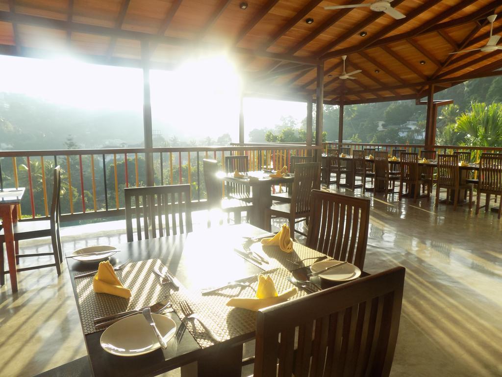 Kandyan Hotel Buitenkant foto
