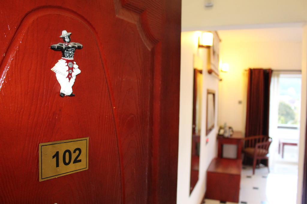 Kandyan Hotel Buitenkant foto