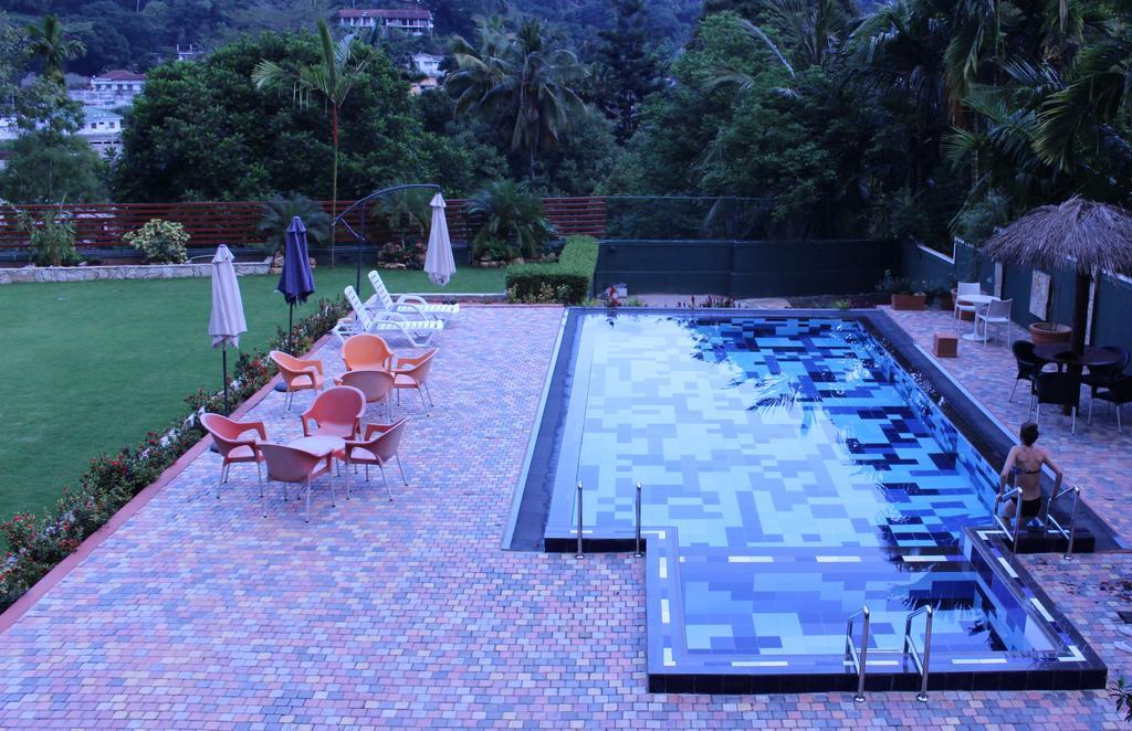 Kandyan Hotel Buitenkant foto