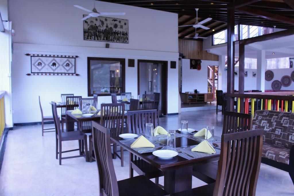 Kandyan Hotel Buitenkant foto