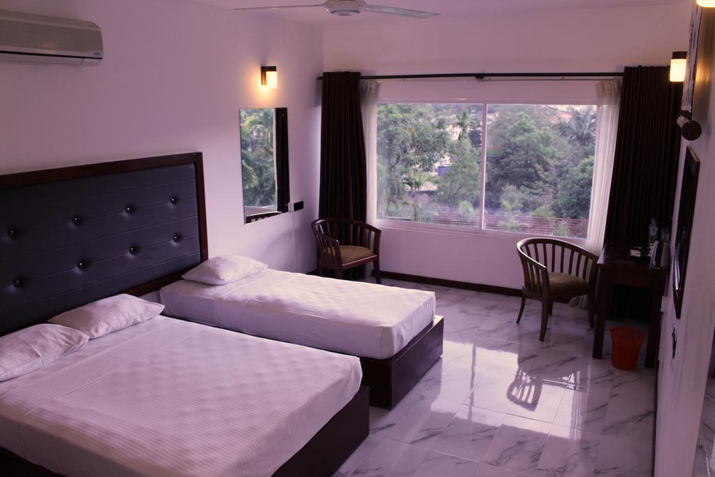 Kandyan Hotel Buitenkant foto