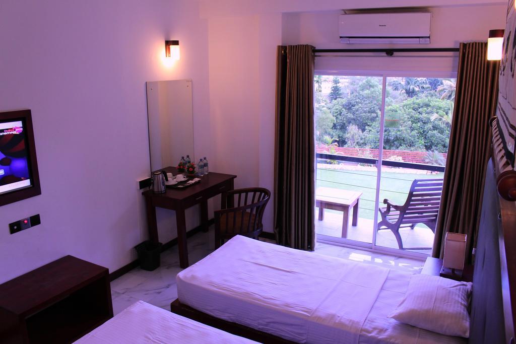 Kandyan Hotel Buitenkant foto