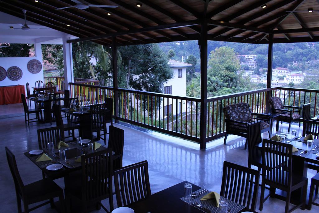 Kandyan Hotel Buitenkant foto
