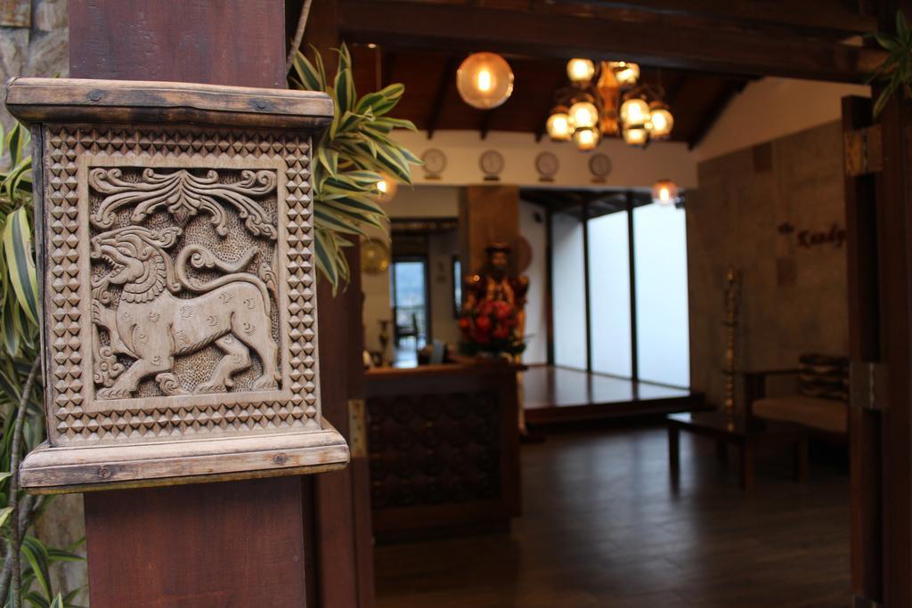 Kandyan Hotel Buitenkant foto