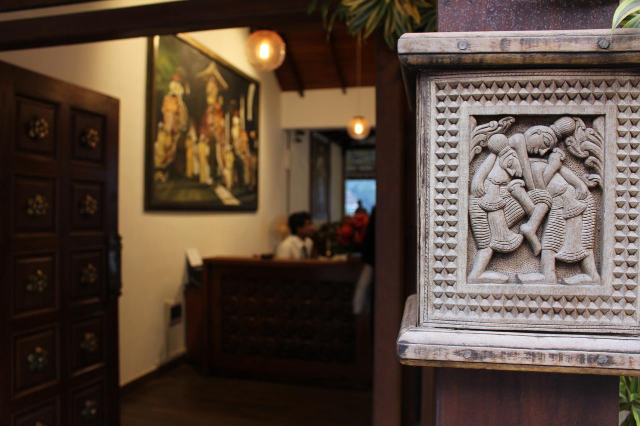 Kandyan Hotel Buitenkant foto