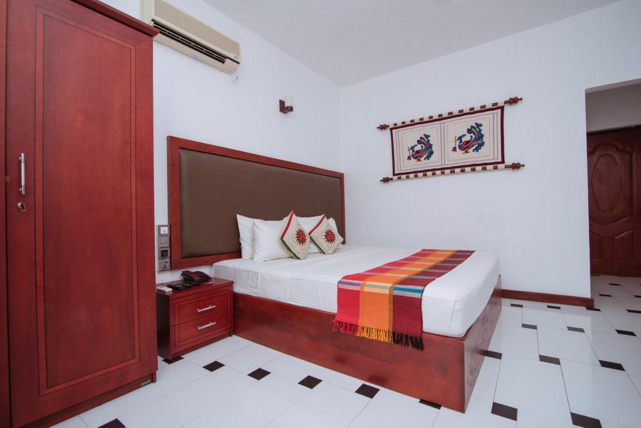Kandyan Hotel Buitenkant foto
