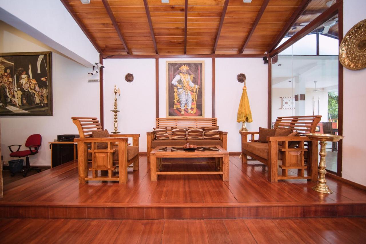 Kandyan Hotel Buitenkant foto
