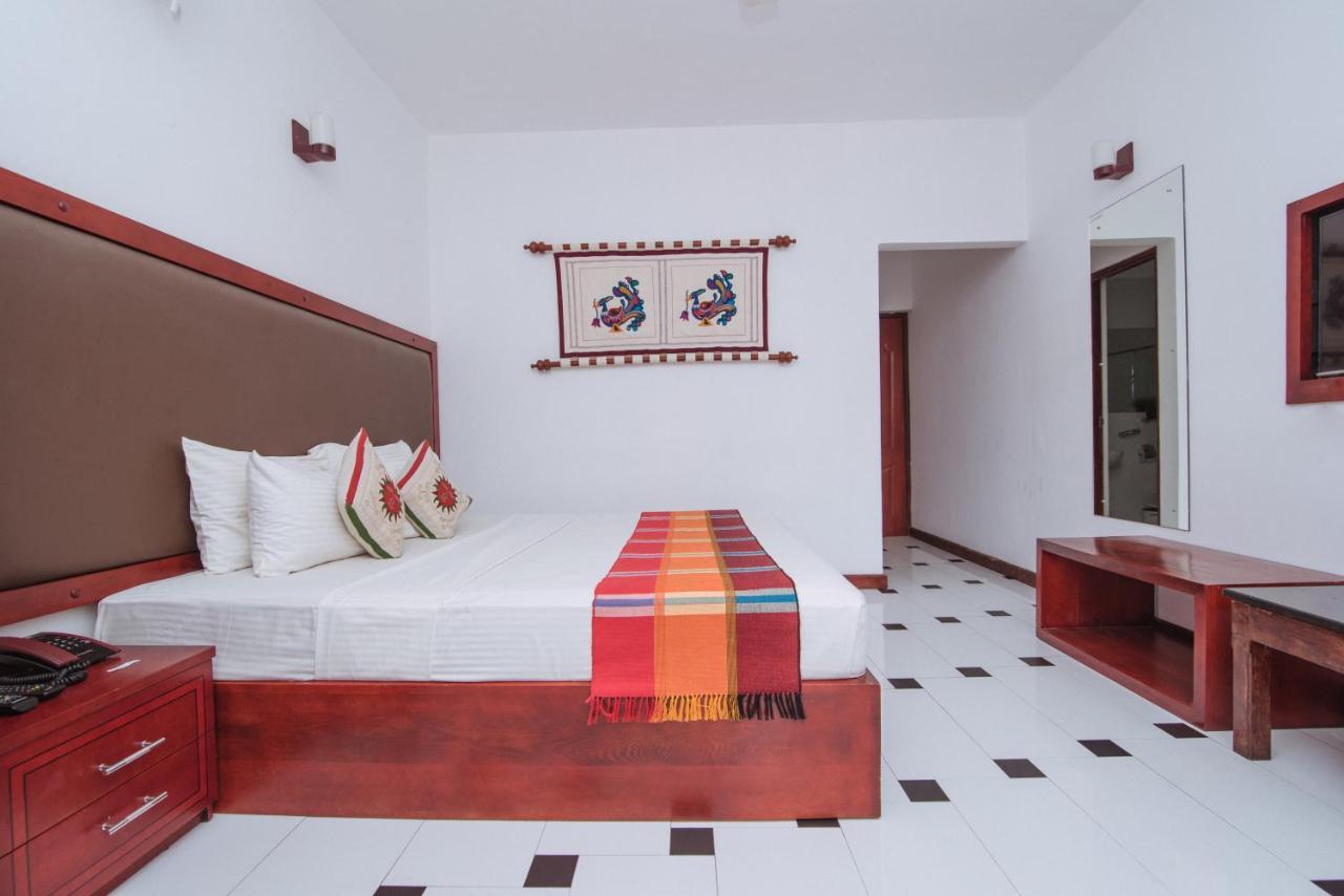 Kandyan Hotel Buitenkant foto