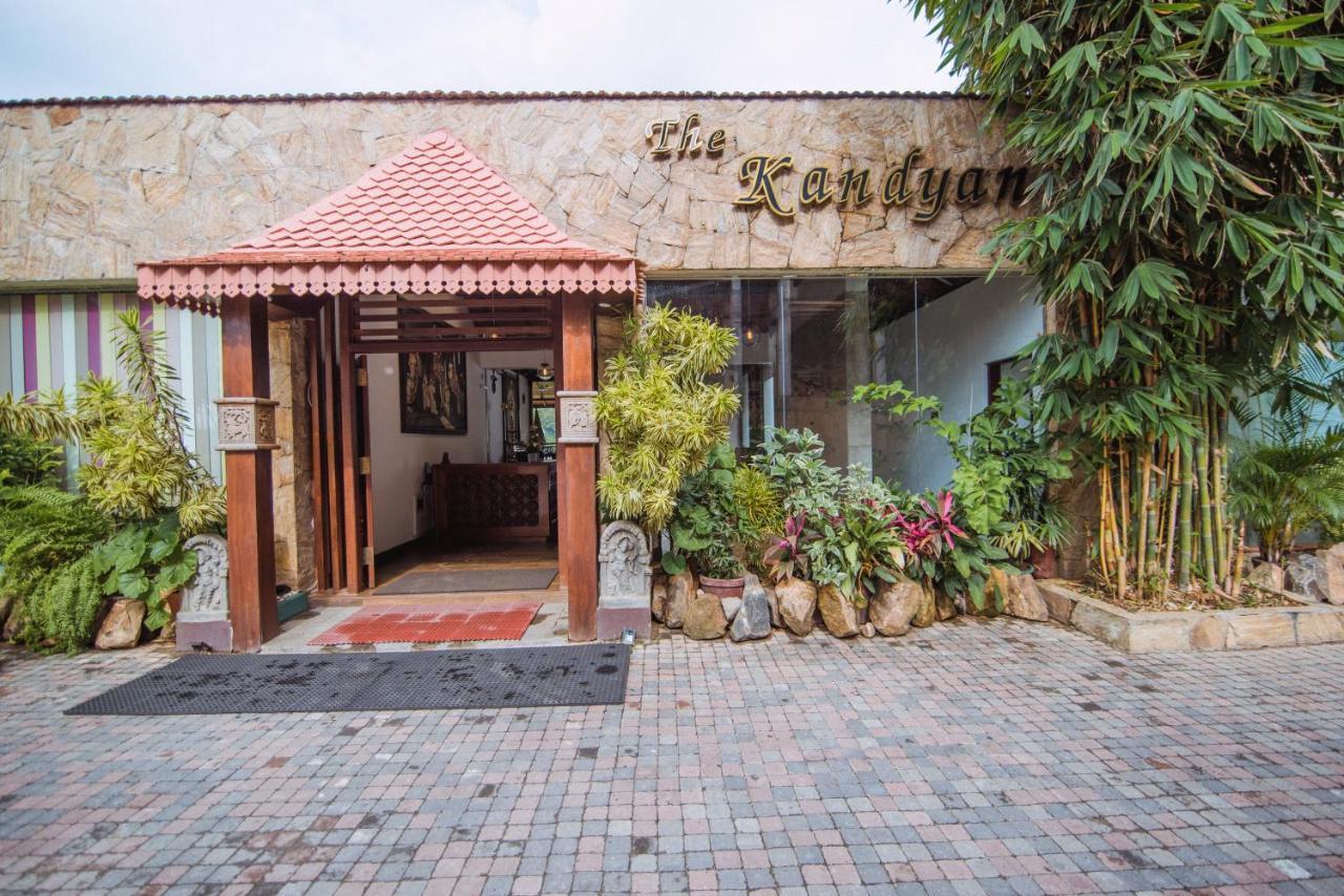 Kandyan Hotel Buitenkant foto